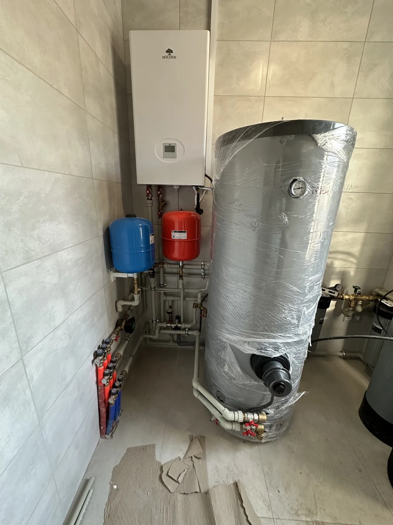 Vilă individuală cu pompe de căldură Mycond Split BeeHeat MHS-U12BH