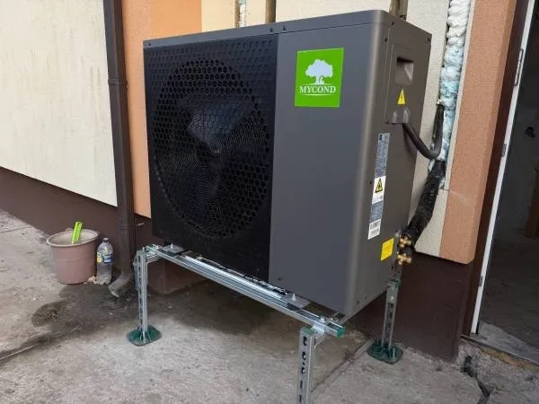 Casă înșiruită cu pompe de căldură Mycond Split din seria BeeHeat