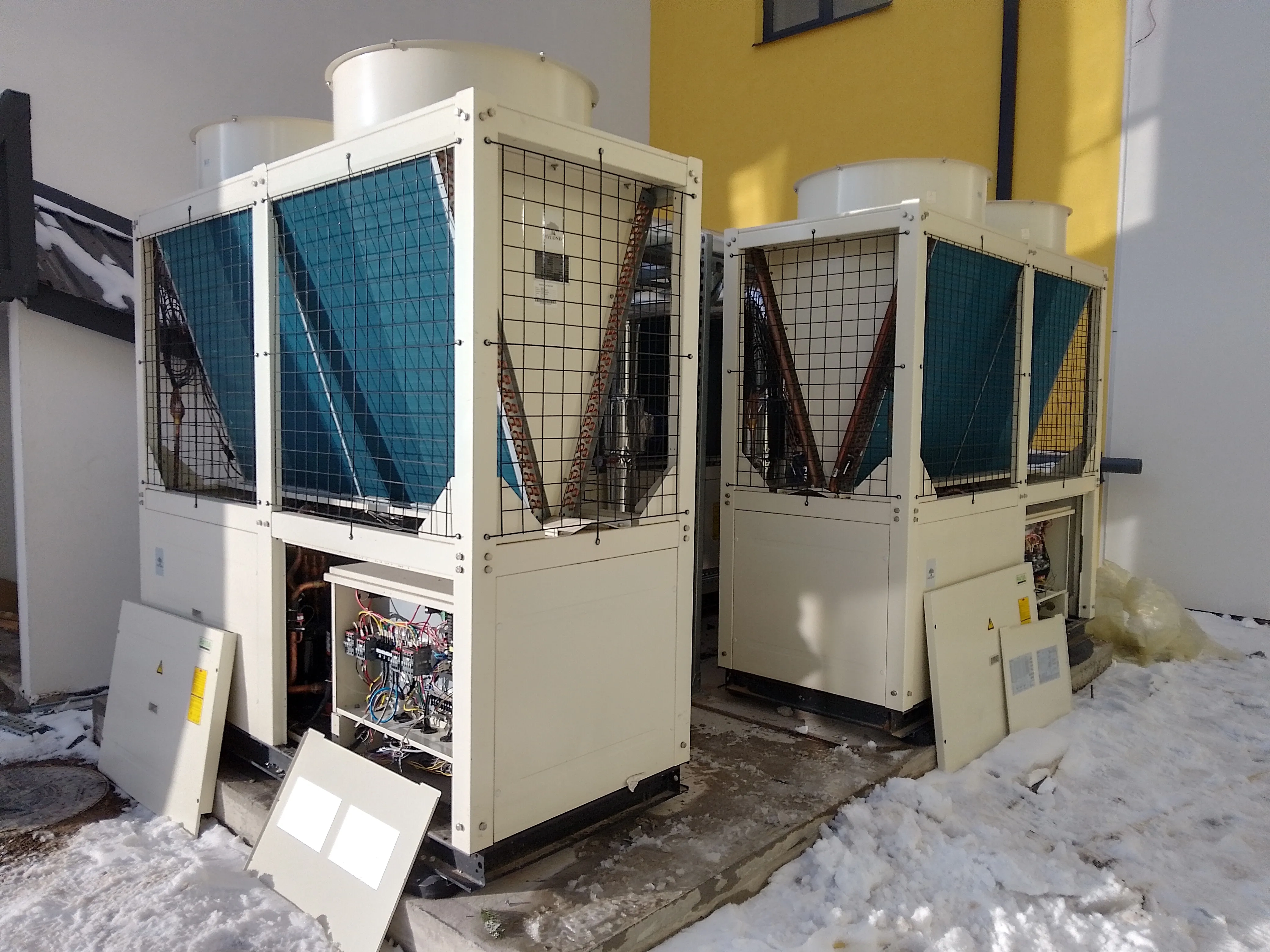Sistem de climatizare comercială pentru retail alimentat de Pompa de Căldură Modulară Mycond