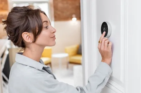 Instalarea termostatului și a senzorului de temperatură a podelei